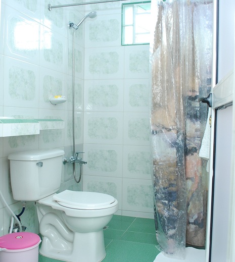 'Bathroom 1' Casas particulares are an alternative to hotels in Cuba.